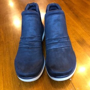 👟Ryka Water repellent wedge ankle boots, navy size 8 1/2 wide
